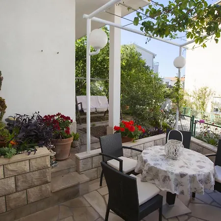 Komfortable Mit Terrasse In Bidol By Interhome Makarska