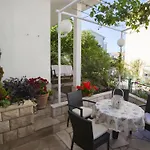 Komfortable Mit Terrasse In Bidol By Interhome Makarska