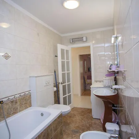 Apartman Komfortable Mit Terrasse In Bidol By Interhome