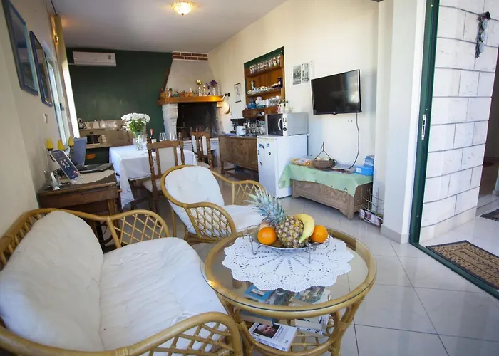 Apartment Komfortable Mit Terrasse In Bidol By Interhome *