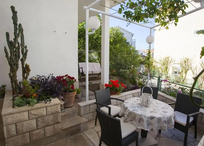 Komfortable Mit Terrasse In Bidol By Interhome Makarska