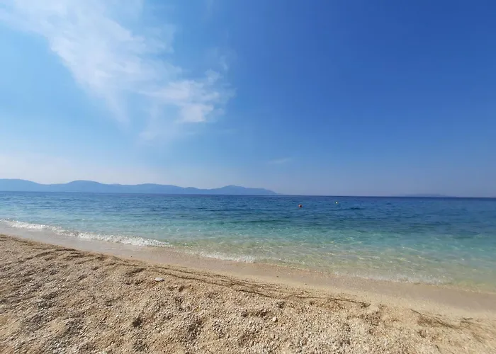 Apartment Komfortable Mit Terrasse In Bidol By Interhome *