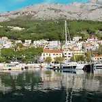 Komfortable Mit Terrasse In Bidol By Interhome Appartement Makarska